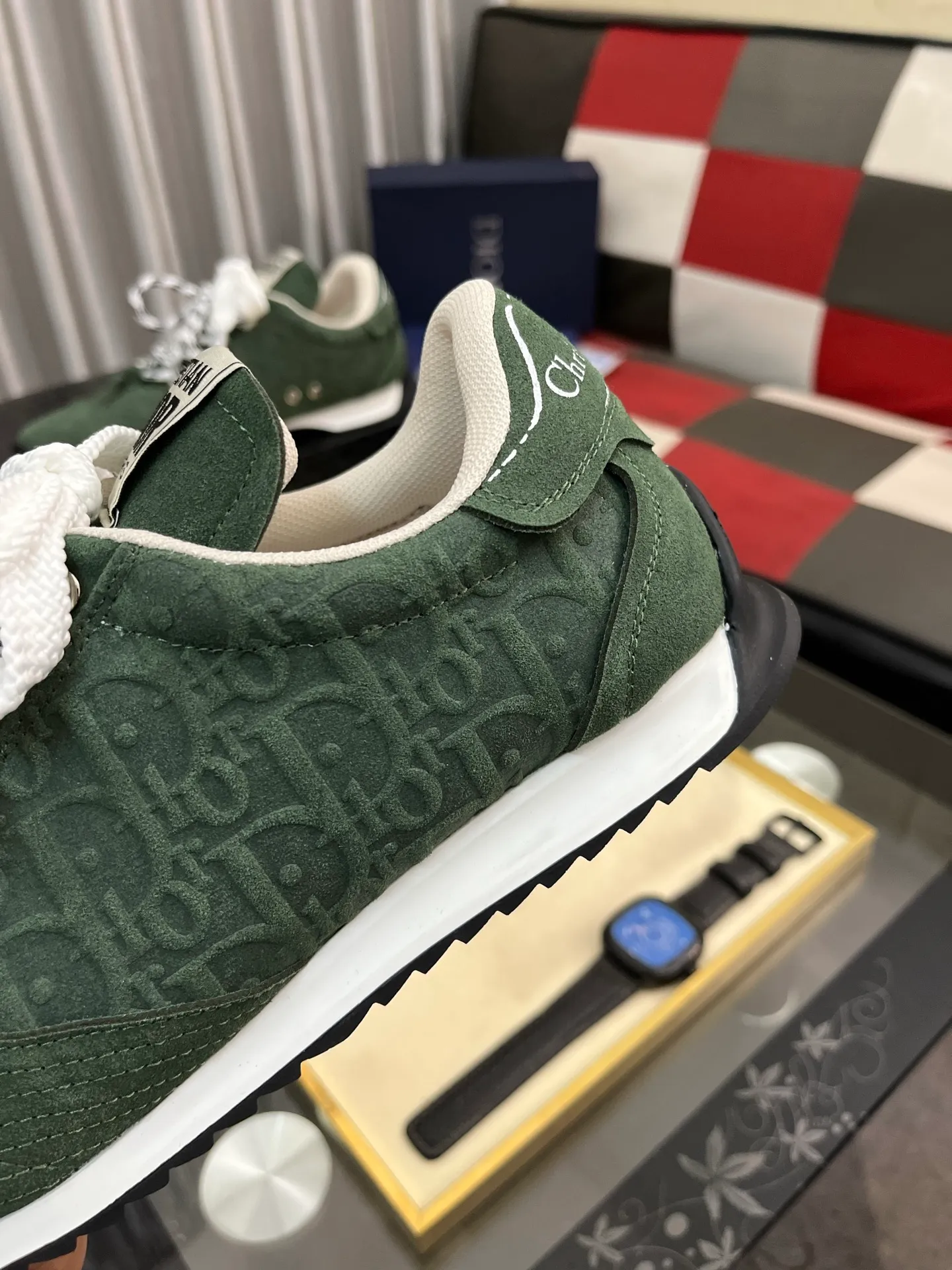 Men's shoes 💰500⌚️⌚️Dior original quality.~ Unique modern style sneakers. 🏃A must-have casual shoe for trendy men😍😍 Original brand imported from Italy, imported original leather, sheep lining (refuses to discolor and grind feet) Sole: Original sole provided by the original factory, French lazy style design ⚠️Fit to the feet, original quality, super comfortable original sole. Just like shooting the real thing 🎬The real thing is better Code number: 38-446️⃣Colors available